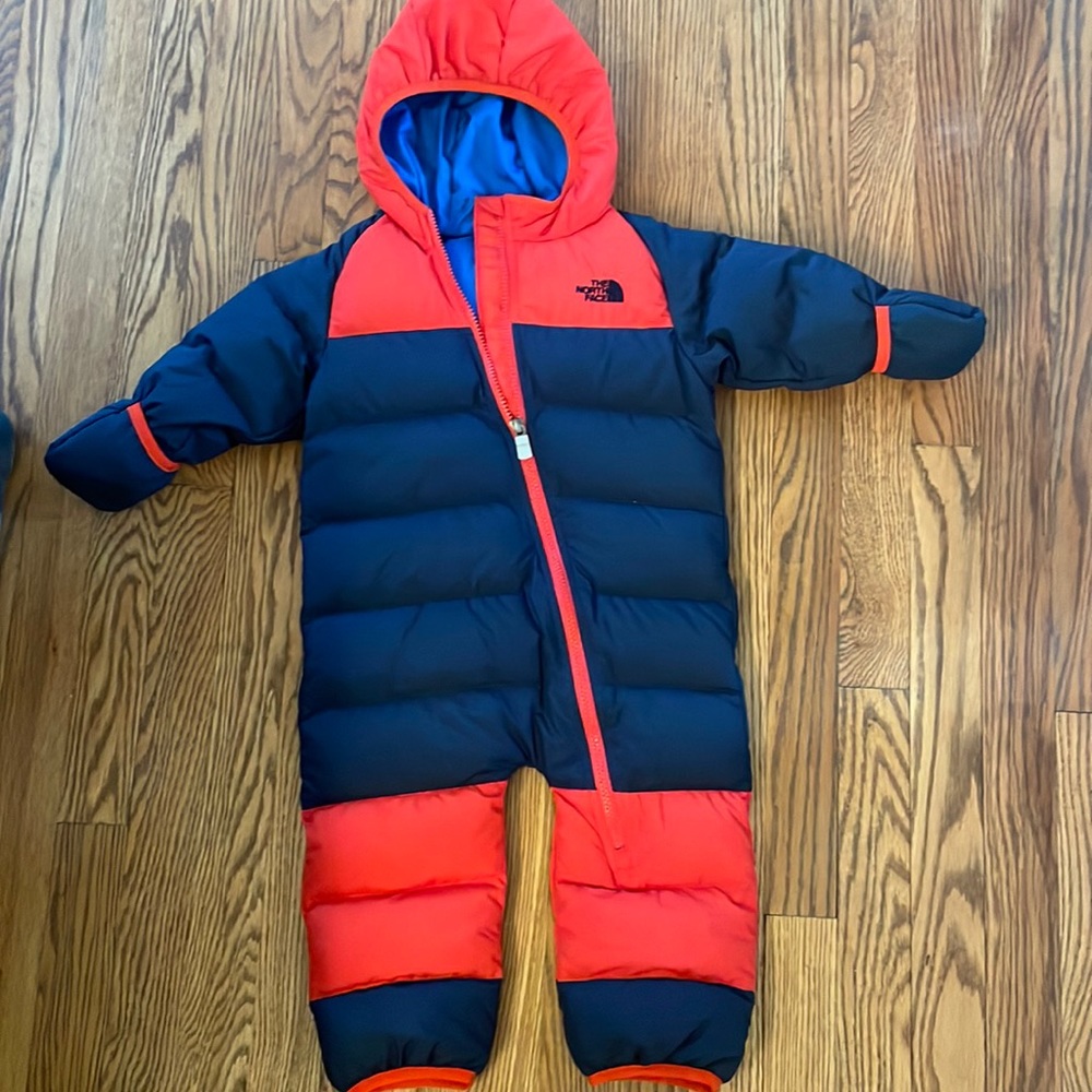 The North Face snow suit size 12-18 months. Never worn!